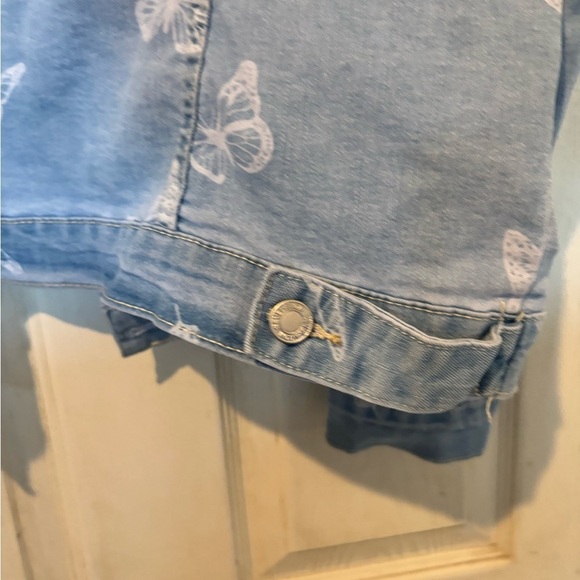 Denim Jacket NWOT With White Butterflies and Long Sleeves - Picture 5 of 12